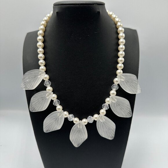 3/$30 Vintage Joans Collectibles Necklace Faux Pearl Frosted Leaf Pendants - Picture 2 of 12